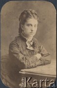 1875, brak miejsca.
Felicja Klukowska z domu Podwińska (1846-1929), córka Kajetana i Joanny z domu Żukotyńskiej, żona Jordana Klukowskiego, matka Zygmunta Klukowskiego.
Fot. NN, zbiory Ośrodka KARTA, udostępniła Joanna Majewska