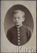 Ok. 1885, brak miejsca.
Julian Klukowski (1872-1917), syn Felicji z domu Podwińskiej i Jordana Klukowskich, brat Zygmunta Klukowskiego.
Fot. NN, zbiory Ośrodka KARTA, udostępniła Joanna Majewska