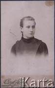 Ok. 1893, Wilno, Litwa, Rosja.
Portret Zofii Klukowskiej (1878-1920), córki Felicji i Jordana Klukowskich, siostry Zygmunta Klukowskiego. 
Fot. Wiaczesław i Henryk Czyż, zbiory Ośrodka KARTA, udostępniła Joanna Majewska