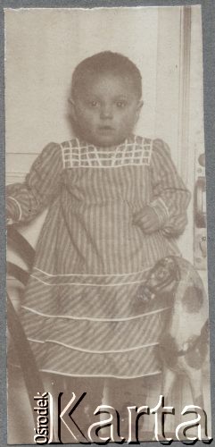 Ok. 1904, Rosja.
Zofia Klukowska (1902-1944), córka Eufrozyny i Juliana Klukowskich.
Fot. NN, zbiory Ośrodka KARTA, udostępniła Joanna Majewska