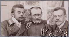 Ok. 1905, Moskwa, Rosja.
Przed domem stoją od lewej: Zygmunt Klukowski (student medycyny), Teodozy Lipiński i brat Zygmunta - Julian Klukowski. 
Fot. NN, zbiory Ośrodka KARTA, udostępniła Joanna Majewska