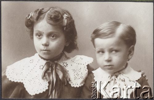 Ok. 1910, brak miejsca.
Zofia i Jan Klukowscy, dzieci Eufrozyny i Juliana Klukowskich, portret.
Fot. NN, zbiory Ośrodka KARTA, udostępniła Joanna Majewska
