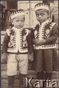 Ok. 1908, Letnisko k/ Moskwy, Rosja.
Zofia i Jan Klukowscy, dzieci Eufrozyny i Juliana Klukowskich, portret.
Fot. NN, zbiory Ośrodka KARTA, udostępniła Joanna Majewska