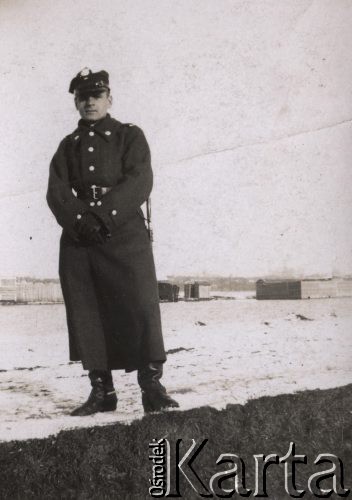 1931, Kalisz, woj. Łódź, Polska.
Jan Klukowski (1904-1944, syn Eufrozyny i Juliana Klukowskich, bratanek Zygmunta Klukowskiego) w mundurze żołnierza Wojska Polskiego.
Fot. NN, zbiory Ośrodka KARTA, udostępniła Joanna Majewska