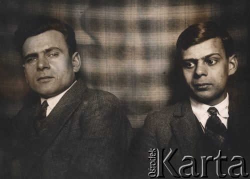 1927, Kalisz, woj. Łódź, Polska.
Bracia Jan (po lewej stronie, 1904-1944) i Antoni Klukowski (ur. 1909) - synowie Eufrozyny i Juliana Klukowskich, bratankowie Zygmunta Klukowskiego. 
Fot. NN, zbiory Ośrodka KARTA, udostępniła Joanna Majewska