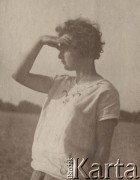 1930-1935, brak miejsca.
Wacława Klukowska (1910-1988), córka Janiny z domu Olszewskiej i i Ernesta Kostrowskich, późniejsza żona Antoniego Klukowskiego.
Fot. NN, zbiory Ośrodka KARTA, udostępniła Joanna Majewska