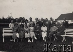 1930-1939, Kozienice, woj. Kielce, Polska.
Grupa osób podczas wycieczki. Pierwsza z lewej stoi Wacława Klukowska.
Fot. NN, zbiory Ośrodka KARTA, udostępniła Joanna Majewska