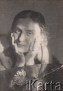 1947, Polska.
Janina Kostrowska, z domu Olszewska, matka Wacławy Kostrowskiej, żony Antoniego Klukowskiego.
Fot. NN, zbiory Ośrodka KARTA, udostępniła Joanna Majewska