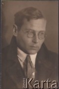 Ok. 1940, Polska.
Władysław Borysowicz (1908-1943), syn Zofii z Klukowskich i Konstantego Borysowicza, portret.
Fot. NN, zbiory Ośrodka KARTA, udostępniła Joanna Majewska