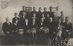 Lipiec 1932, Kosów Poleski, woj. poleskie, Polska.
Zakończenie roku szkolnego - grupa uczniów wraz z nauczycielami.
Fot. Feliks Drozdowski, zbiory Ośrodka KARTA, Pogotowie Archiwalne [PAF_050], udostępnił Krzysztof Drozdowski