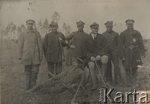 1924-1932, Kosów Poleski okolice, woj. poleskie, Polska.
Leśniczy i gajowi ze strzelbami.
Fot. Feliks Drozdowski, zbiory Ośrodka KARTA, Pogotowie Archiwalne [PAF_050], udostęnił Krzysztof Drozdowski