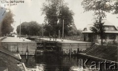 Ok. 1930, Telechany, pow. Iwacewicze, woj. poleskie, Polska.
Kanał Ogińskiego łączący dorzecze Dniepru i Niemna. Na zdjęciu widoczna jest ósma śluza. 
Fot. Feliks Drozdowski, zbiory Ośrodka KARTA, Pogotowie Archiwalne [PAF_050], udostępnił Krzysztof Drozdowski