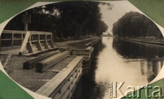 Ok. 1930, Telechany, pow. Iwacewicze, woj. poleskie, Polska.
Widok Kanału Ogińskiego, łączącego dorzecza Dniepru i Niemna. 
Fot. NN, zbiory Ośrodka KARTA, Pogotowie Archiwalne [PAF_050], udostępnił Krzysztof Drozdowski
