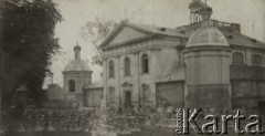 Ok. 1930, woj. poleskie, Polska.
Dzwony leżące na placu przed kościołem.
Fot. Feliks Drozdowski, zbiory Ośrodka KARTA, Pogotowie Archiwalne [PAF_050], udostępnił Krzysztof Drozdowski