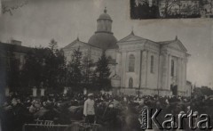 Ok. 1930, Żyrowo, Polska.
Tłum zgromadzony przed kościołem.
Fot. Feliks Drozdowski, zbiory Ośrodka KARTA, Pogotowie Archiwalne [PAF_050], udostępnił Krzysztof Drozdowski
