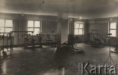 1930-1934, Inowrocław, woj. Poznań, Polska.
Sala gimnastyczna w budynku sanatorium należącym do Uzdrowiska Ubezpieczalni Krajowej.
Fot. Droszcz, zbiory Ośrodka KARTA, Pogotowie Archiwalne [PAF_050], udostęnił Krzysztof Drozdowski