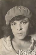 1924-1932, Kosów Poleski, woj. poleskie, Polska.
Portret młodej kobiety w berecie.
Fot. Feliks Drozdowski, zbiory Ośrodka KARTA, Pogotowie Archiwalne [PAF_050], udostępnił Krzysztof Drozdowski.
