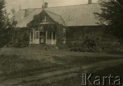 Lata 30-te, Wiązowszczyzna, powiat Wilejka, woj. Wilno, Polska.
Dom rodziny Borsuków w Wiązowszczyźnie.
Fot. NN, zbiory Ośrodka KARTA, kolekcję udostępniła Barbara Majewska-Luft