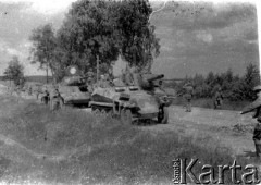 Lato 1944, Białoruś, ZSRR.
Letnia ofensywa Armii Czerwonej - żołnierze gwardyjskiego pułku czołgów.
Fot. Aleksiej Pamiatnych (ojciec), udostępnił Aleksiej Pamiatnych, zbiory Ośrodka KARTA
