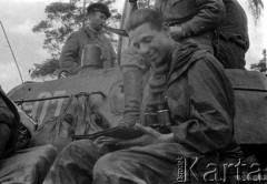 Lato 1944, Białoruś, ZSRR.
Letnia ofensywa Armii Czerwonej - żołnierze gwardyjskiego pułku czołgów.
Fot. Aleksiej Pamiatnych (ojciec), udostępnił Aleksiej Pamiatnych, zbiory Ośrodka KARTA