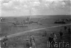 Lato 1944, Białoruś, ZSRR.
Letnia ofensywa Armii Czerwonej - żołnierze gwardyjskiego pułku czołgów.
Fot. Aleksiej Pamiatnych (ojciec), udostępnił Aleksiej Pamiatnych, zbiory Ośrodka KARTA