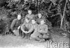 Lato 1944, Białoruś, ZSRR.
Letnia ofensywa Armii Czerwonej - grupa oficerów gwardyjskiego pułku czołgów.
Fot. Aleksiej Pamiatnych (ojciec), udostępnił Aleksiej Pamiatnych, zbiory Ośrodka KARTA