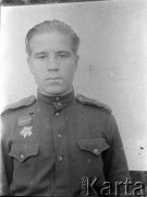 Lato 1944, Białoruś, ZSRR.
Letnia ofensywa Armii Czerwonej - portret żołnierza gwardyjskiego pułku czołgów, odznaczonego Medalem Wojny Ojczyźnianej.
Fot. Aleksiej Pamiatnych (ojciec), udostępnił Aleksiej Pamiatnych, zbiory Ośrodka KARTA