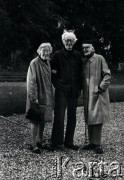 Lata 80-te, brak miejsca.
Józef Czapski z siostrami Różą i Marią, podpis na odwrocie: 