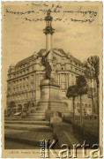 Lata 30-te, Lwów, Polska.
Pomnik Adama Mickiewicza na Placu Mariackim (obecnie Plac Mickiewicza) na Starym Mieście. 
Fot. NN, przekazał Marek Grabowski