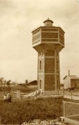 26.05.1916, Nalczyk, Kaukaz, Imperium Rosyjskie.
Wieża ciśnień.
Fot. NN, kolekcja Olgi Rydzewskiej, zbiory Ośrodka KARTA