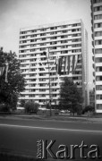 2-10.06.1979, Kraków, Polska.
Wizyta papieża Jana Pawła II w Polsce. Przygotowana z okazji wizyty Ojca Świętego, dekoracja akademików przy ulicy Piastowskiej.
Fot. Romana Kahl-Stachniewicz, zbiory Ośrodka KARTA [1979-4]
