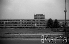 2-10.06.1979, Kraków, Polska.
Wizyta papieża Jana Pawła II w Polsce. Przygotowana z okazji wizyty Ojca Świętego, dekoracja akademików przy ulicy Piastowskiej.
Fot. Romana Kahl-Stachniewicz, zbiory Ośrodka KARTA [1979-4]