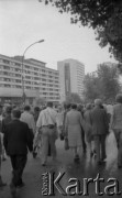 2-10.06.1979, Kraków, Polska.
Wizyta papieża Jana Pawła II w Polsce. Pielgrzymi w drodze na Błonia krakowskie.
Fot. Romana Kahl-Stachniewicz, zbiory Ośrodka KARTA [1979-5]