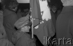 11.11.1980, Kraków, Polska.
Obchody rocznicy odzyskania niepodległości. Przejście z Wawelu pod Grób Nieznanego Żołnierza. Syn autorki zdjęć, Sławomir Stachniewicz, harcerz Czarnej 13 Krakowskiej. 
Fot. Romana Kahl-Stachniewicz, zbiory Ośrodka KARTA [1980-1]