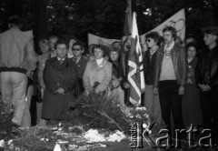 17.09.1981, Częstochowa, Polska.
Uroczystości upamiętniające sowiecką agresję na Polskę w 1939 roku. Złożenie kwiatów przy Grobie Nieznanego Żołnierza.
Fot. Romana Kahl-Stachniewicz, zbiory Ośrodka KARTA [1981-16]