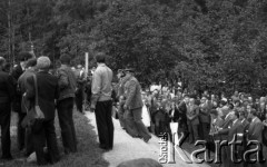 17.09.1981, Kraków, Polska.
Uroczystości pod Kopcem Józefa Piłsudskiego upamiętniające sowiecką agresję na Polskę w 1939 roku. Składanie urn z ziemią pochodzącą z pól bitewnych.
Fot. Romana Kahl-Stachniewicz, zbiory Ośrodka KARTA [1981-18]