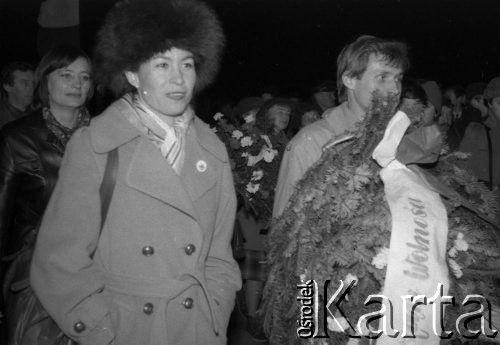11.11.1981, Kraków, Polska.
Obchody rocznicy odzyskania niepodległości. Przejście z Wawelu pod Grób Nieznanego Żołnierza. Od prawej: Krawczyk, Teresa Baranowska, z tyłu - Ewa Tukałło (w 1982 roku została aresztowana i miała sprawę w sądzie). 
Fot. Romana Kahl-Stachniewicz, zbiory Ośrodka KARTA [1981-19]