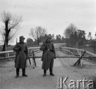 Wrzesień- listopad 1939, Augustów okolice, Polska.
Niemiecko- sowiecka linia demarkacyjna, niemieccy wartownicy.
Fot. Hugo Jager, zdjęcia z albumu 