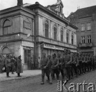 Wrzesień 1939, Sanok, Polska.
Generał Blumm przyjmuje defiladę pułku, który wrócił z frontu.
Fot. prof. Heinrich Hoffman, zdjęcia z albumu 