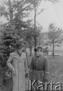 1938-1939, Dęblin, woj. Lublin, Polska.
 Z prawej stoi Tadeusz Hojden.
 Fot. NN, album lotnika Tadusza Hojdena udostępniła Marzena Deniszczuk-Czerniecka
   
