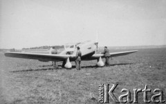 1938-1939, Dęblin, woj. Lublin, Polska.
 Samolot na lotnisku dęblińskiej szkoły lotniczej.
 Fot. NN, album lotnika Tadusza Hojdena udostępniła Marzena Deniszczuk-Czerniecka
   
