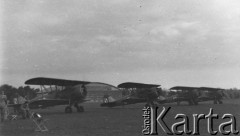 1938-1939, Dęblin, woj. Lublin, Polska.
 Samoloty PWS-26 na lotnisku.
 Fot. NN, album lotnika Tadusza Hojdena udostępniła Marzena Deniszczuk-Czerniecka
   
