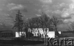 1938-1939, Dęblin, woj. Lublin, Polska.
 Obiekty na terenie Szkoły Podchorążych Lotnictwa.
 Fot. NN, album lotnika Tadusza Hojdena udostępniła Marzena Deniszczuk-Czerniecka
   

