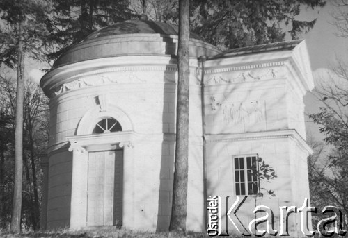 1938-1939, Dęblin, woj. Lublin, Polska.
 Obiekty na terenie Szkoły Podchorążych Lotnictwa.
 Fot. NN, album lotnika Tadusza Hojdena udostępniła Marzena Deniszczuk-Czerniecka
   
