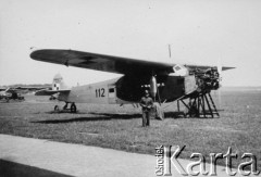 1938-1939, Dęblin, woj. Lublin, Polska.
 Samolot Fokker F.VII/1m na lotnisku.
 Fot. NN, album lotnika Tadusza Hojdena udostępniła Marzena Deniszczuk-Czerniecka
   

