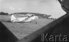1938-1939, Dęblin, woj. Lublin, Polska.
 Samolot RWD-8 na lotnisku.
 Fot. NN, album lotnika Tadusza Hojdena udostępniła Marzena Deniszczuk-Czerniecka
   
