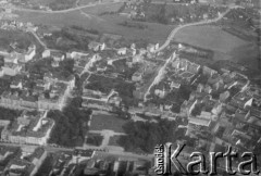 1938-1939, brak miejsca, Polska.
 Fotografia lotnicza, fragment miasta.
 Fot. NN, album lotnika Tadusza Hojdena udostępniła Marzena Deniszczuk-Czerniecka
   
