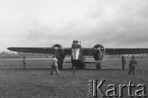 1938-1939, Dęblin, woj. Lublin, Polska.
 Samolot LWS-4 Żubr.
 Fot. NN, album lotnika Tadusza Hojdena udostępniła Marzena Deniszczuk-Czerniecka
   
