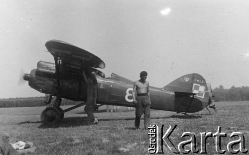 1938-1939, Dęblin, woj. Lublin, Polska.
 Samolot PWS-10 na lotnisku.
 Fot. NN, album lotnika Tadusza Hojdena udostępniła Marzena Deniszczuk-Czerniecka
   
