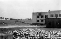 15.07.1944, okolice Wilna, pow. Wileńsko-Trocki.
Zniszczona radiostacja mijana przez oddział partyzancki Bazy z Kedywu Komendy Okręgu Wileńskiego AK w czasie akcji 